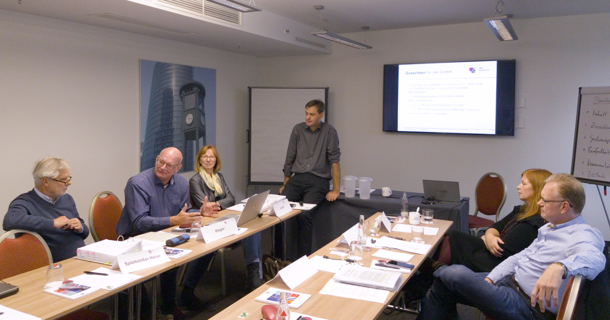 Foto: Tarifexperten der dbb akademie GmbH in Berlin