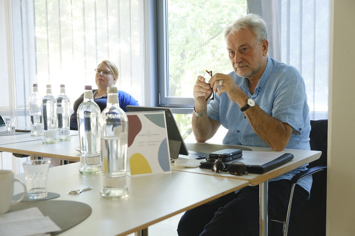 Foto: Helmuth Wolf, dahinter Marin Bayer