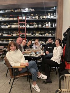 Foto: gute gelaunte Gesprächspartner in Tiflis