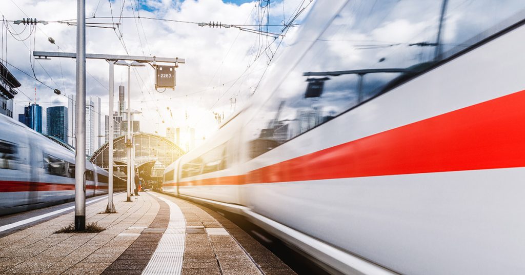 Foto: Fahrende Züge im BAhnhof