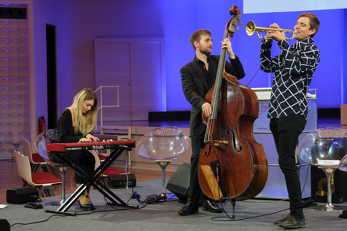 Foto: Marina Sherstnova und Band
