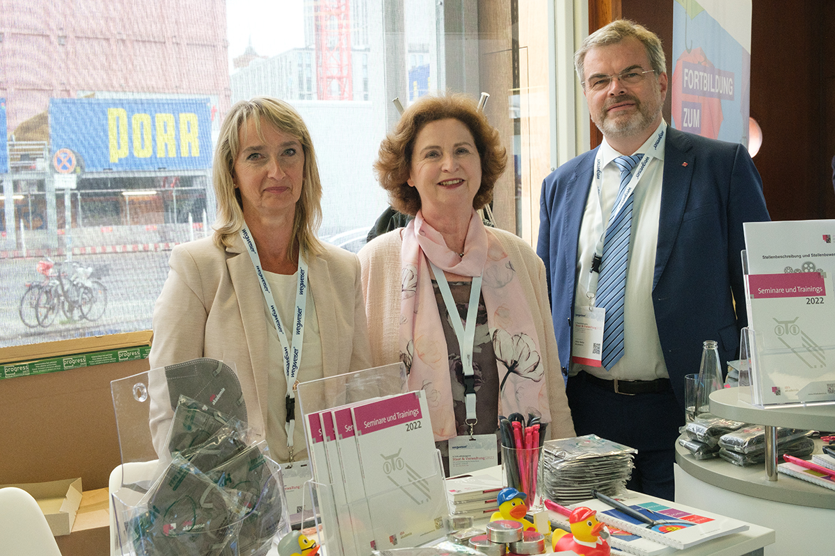 Foto: am Am Stand der dbb akademie