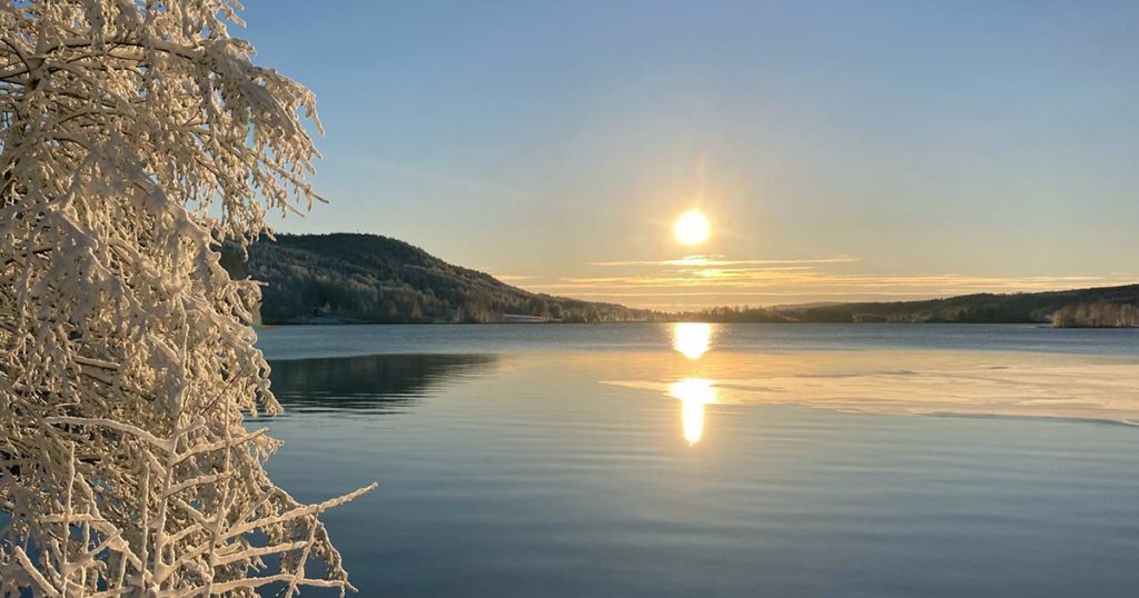 Foto: Sonne über dem See Lidsjoen in Värmland